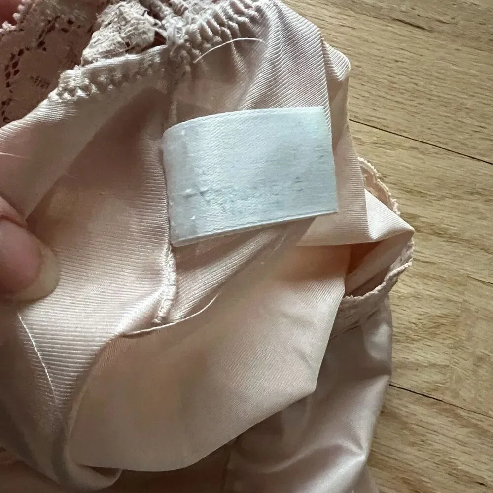 Vtg vassarette half slip skirt tan lace‎ detail small womens lingerie nylon 30